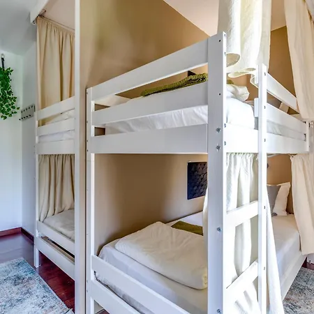 Hostel Garden In Town *