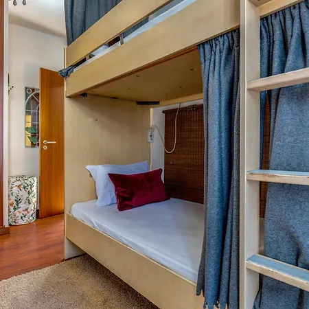 Garden In Town بيت شباب بورتو