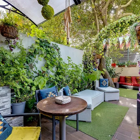 Garden In Town ホステル