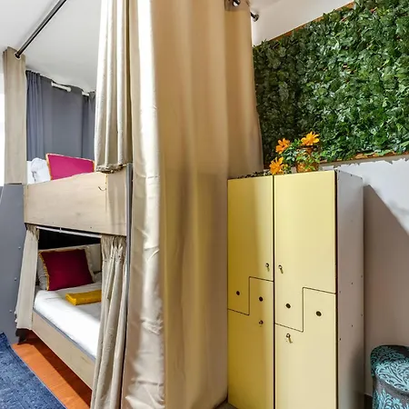 Hostal Garden In Town *