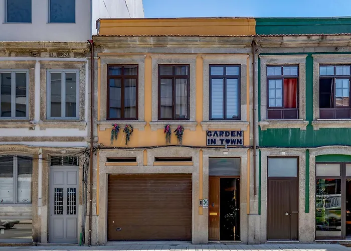 Hostal Garden In Town